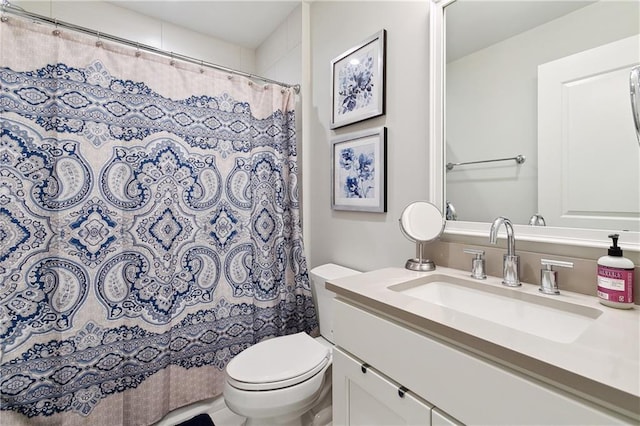 731 St Charles Ave Unit 310, New Orleans, LA 70130 - full bathroom with vanity and a shower with curtain