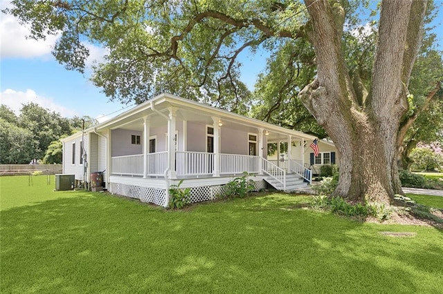 202 Amelia St, Destrehan, LA 70047 - view of front of house featuring covered porch and a front yard