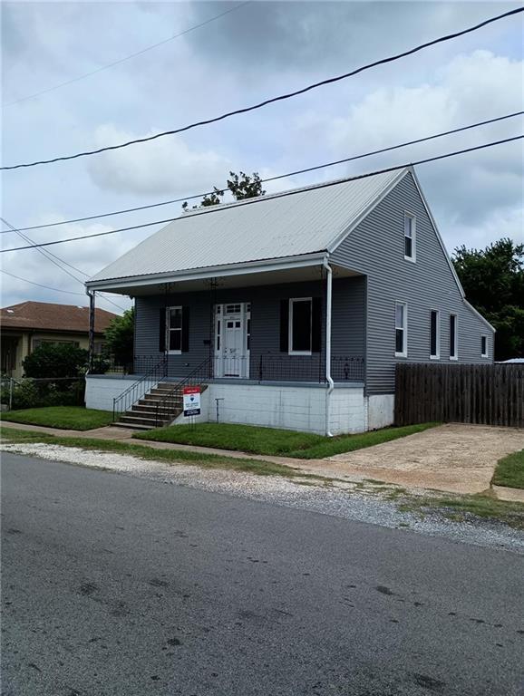 805 Ave A, Marrero, LA 70072 - view of front of home featuring a porch and a metal roof