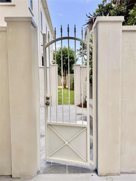 209 Avenue E Ave E, Metairie, LA 70005 - view of gate