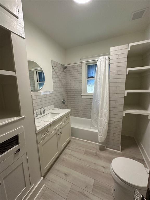1401 Jefferson St, Gretna, LA 70053 - bathroom with shower / tub combo, vanity, and wood finished floors