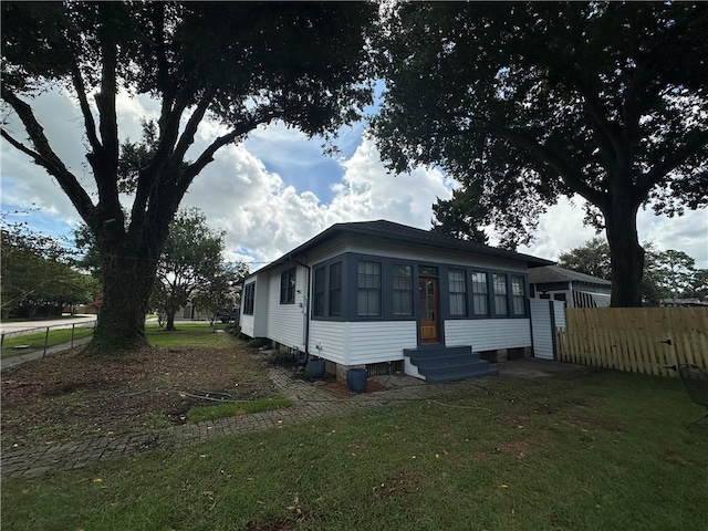 1401 Jefferson St, Gretna, LA 70053 - view of front of home with entry steps
