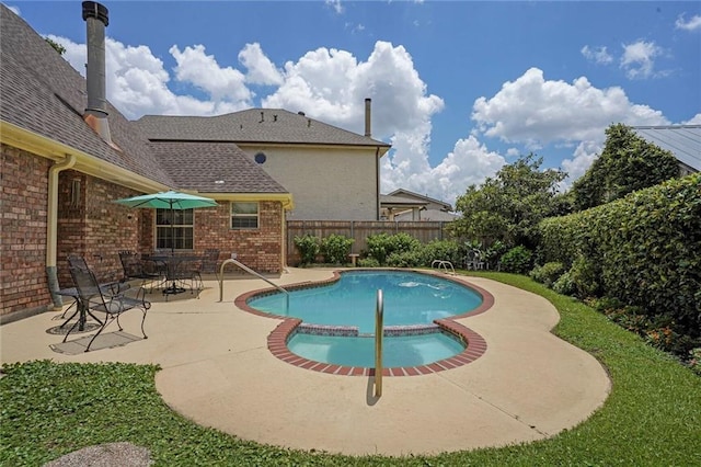 4740 Avron Blvd, Metairie, LA 70006 - view of pool featuring a fenced backyard, a pool with connected hot tub, and a patio area
