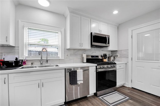 813 Cynthia Ave, Metairie, LA 70003 - kitchen featuring stainless steel appliances, tasteful backsplash, white cabinetry, dark wood finished floors, and recessed lighting