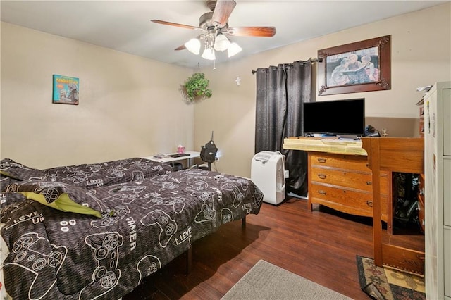 4501 13th St, Marrero, LA 70072 - bedroom with wood finished floors and a ceiling fan