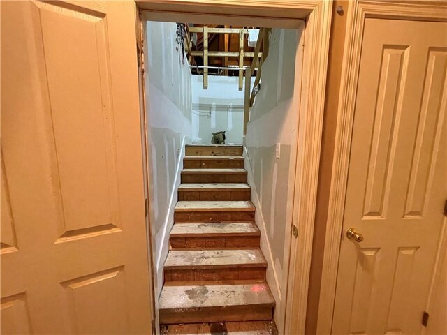 2986 Palm Dr, Slidell, LA 70458 - view of stairway