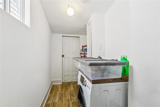 112830 N Roman St, New Orleans, LA 70116 - laundry area featuring washer / dryer and wood finished floors
