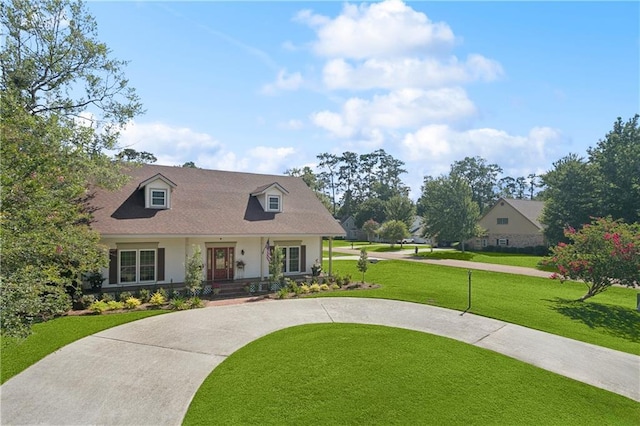925 Winona Dr, Mandeville, LA 70471 - cape cod-style house with curved driveway, a front lawn, and covered porch