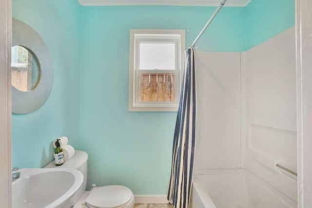 419 W William David Pkwy, Metairie, LA 70005 - bathroom with toilet and shower / bathtub combination with curtain
