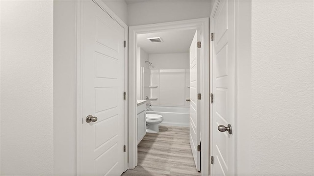 4674 Marais River Dr, Slidell, LA 70461 - full bath featuring wood finished floors, shower / bathtub combination, and a textured wall