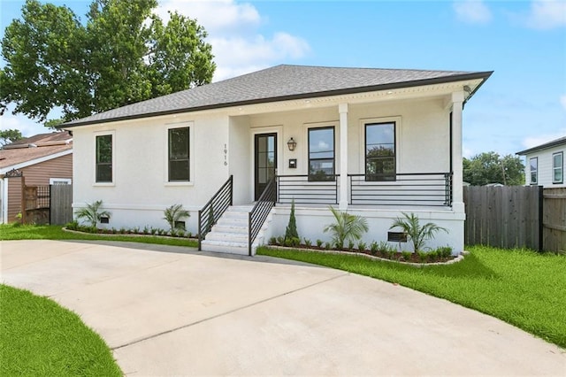 1916 Roosevelt Blvd, Kenner, LA 70062 - view of front facade with stucco siding, roof with shingles, a porch, and concrete driveway
