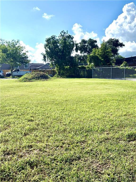2117 Montegut St, New Orleans, LA 70117 - photo 2