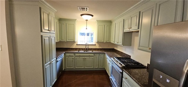 2641 Long Branch Dr, Marrero, LA 70072 - kitchen featuring appliances with stainless steel finishes and a sink