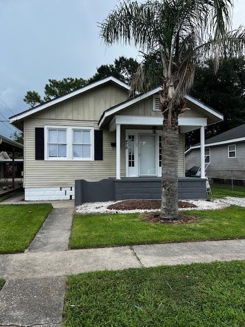 479 Grefer Ave, Harvey, LA 70058 - bungalow featuring a front lawn and board and batten siding
