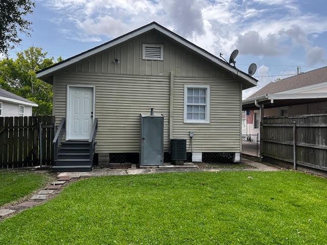 479 Grefer Ave, Harvey, LA 70058 - back of property with entry steps