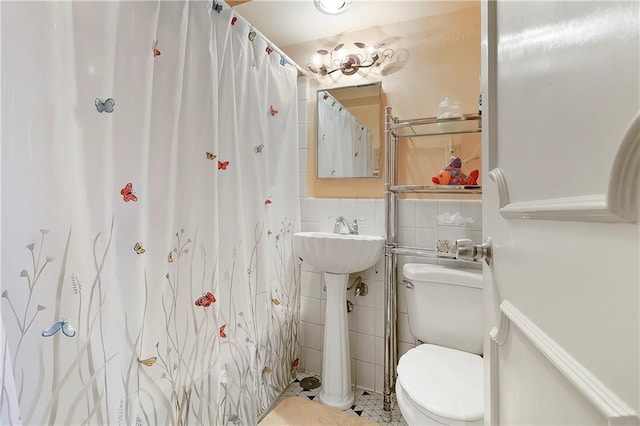 1550 2nd St Unit 4A, New Orleans, LA 70130 - full bathroom featuring tile walls, tile patterned floors, and a shower with shower curtain