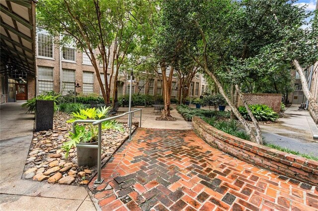 920 Poeyfarre St Unit 161, New Orleans, LA 70131 - view of property's community featuring a patio