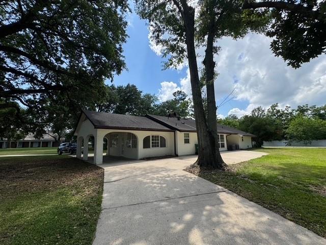 372 W 5th St, La Place, LA 70068 - ranch-style home featuring driveway, a front yard, and stucco siding