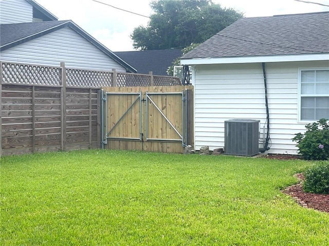 566 Welham Loop, La Place, LA 70068 - view of yard featuring a gate