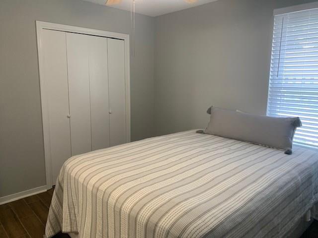 109 River Point Dr Unit E, Destrehan, LA 70047 - bedroom featuring dark wood finished floors, a closet, and a ceiling fan