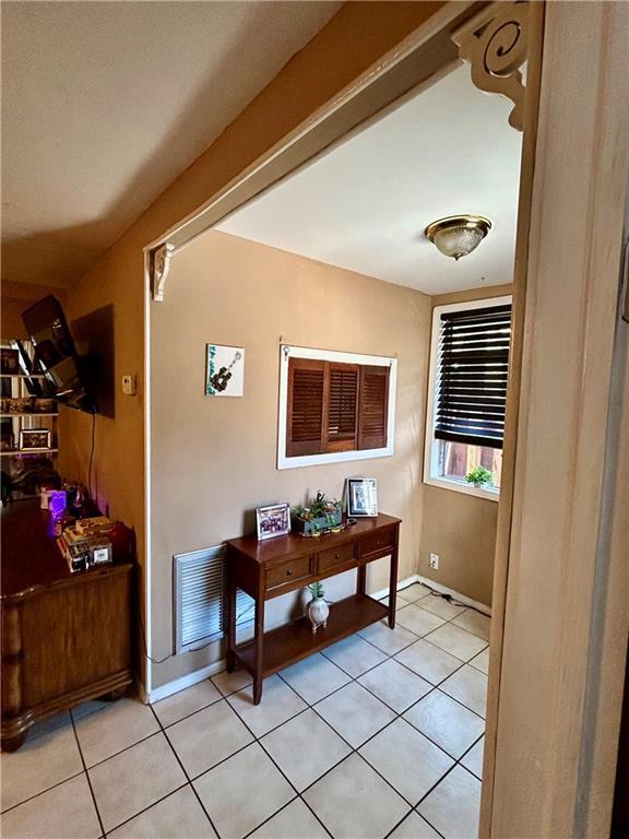 913 Harmony St, New Orleans, LA 70115 - photo 3