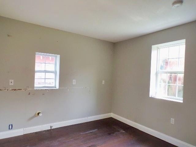 7 Alice Ct, New Orleans, LA 70117 - spare room with plenty of natural light, a smoke detector, and dark wood-style flooring