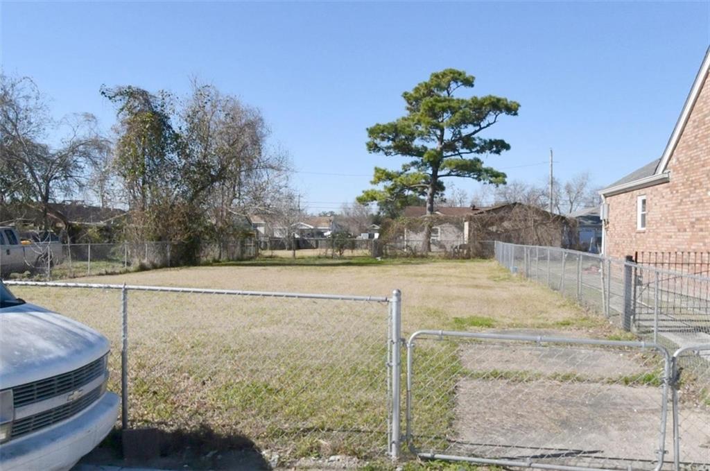 1320 Reynes St, New Orleans, LA 70117 - photo 1