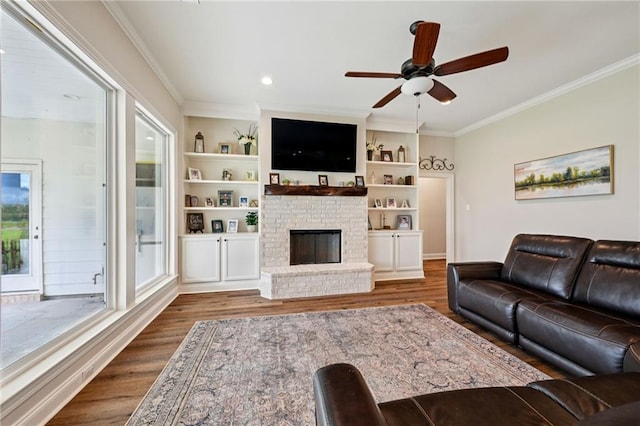 122 Highland Crest Dr, Covington, LA 70435 - living area with wood finished floors, crown molding, a ceiling fan, a fireplace, and recessed lighting