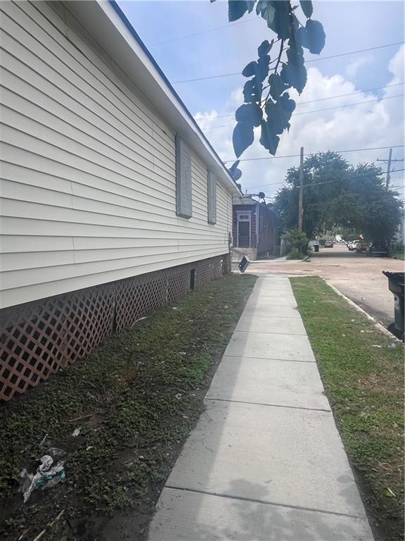 2237 Harmony St, New Orleans, LA 70115 - photo 2