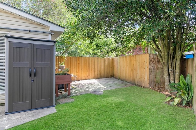 643 Stoney Creek Ave, Baton Rouge, LA 70808 - fenced backyard with a patio and a storage unit