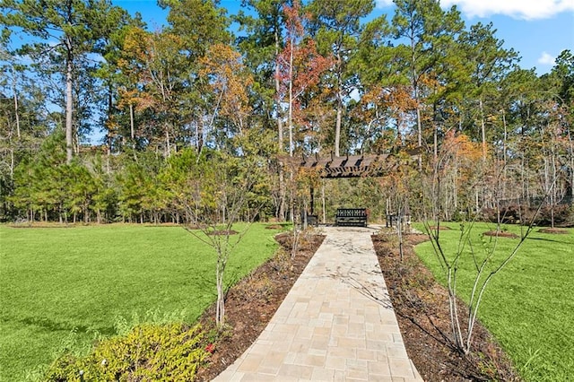 4233 Cypress Point Dr, Covington, LA 70433 - view of property's community featuring a lawn