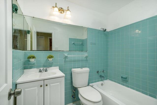 1832 Faith Pl, Gretna, LA 70056 - full bath with vanity, tile walls, and bathtub / shower combination