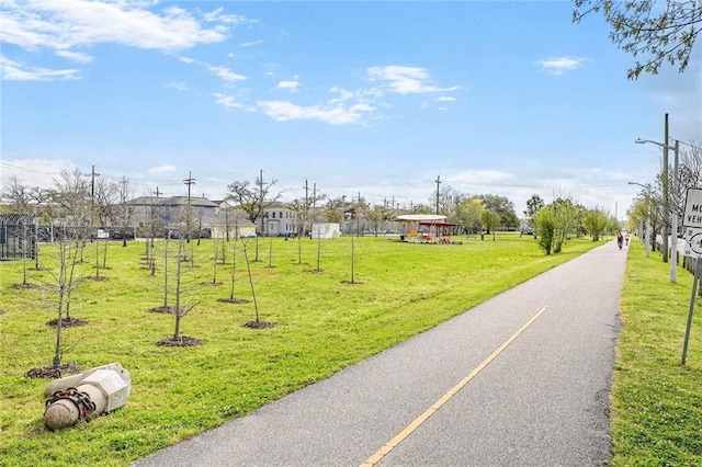 2606 St Louis St Unit H, New Orleans, LA 70119 - surrounding community featuring a yard