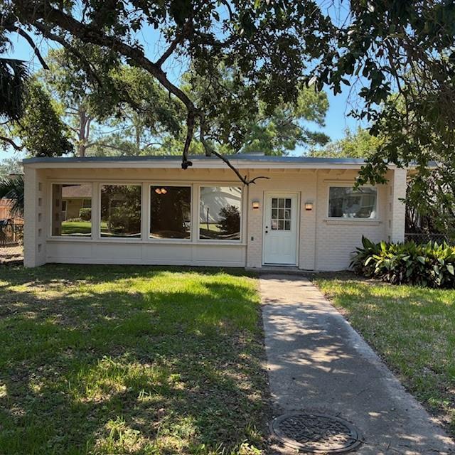 29 Snipe St, New Orleans, LA 70124 - view of front of property with a front lawn and brick siding