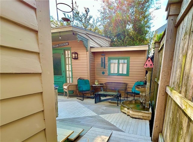 91315 Arabella St, New Orleans, LA 70115 - view of wooden deck