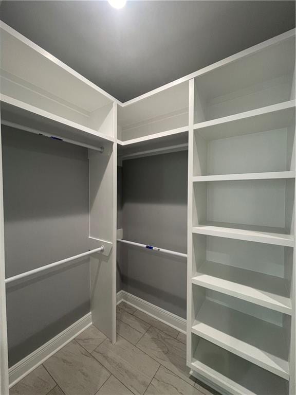 680 Hunterbrook Dr, Gretna, LA 70056 - view of walk in closet