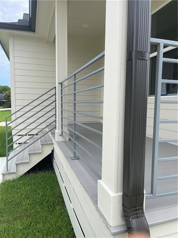 680 Hunterbrook Dr, Gretna, LA 70056 - view of stairway
