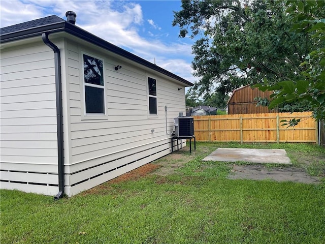 680 Hunterbrook Dr, Gretna, LA 70056 - view of side of home featuring a patio area and a cooling unit