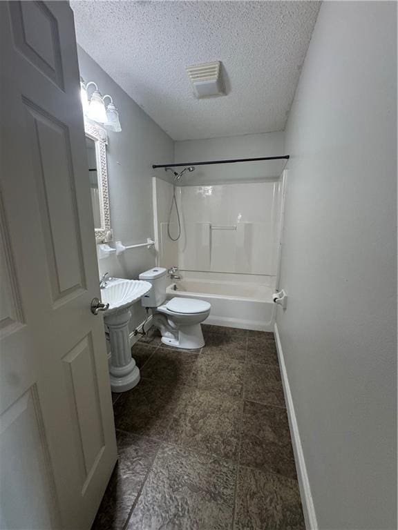 624 Taylorbrook St, Gretna, LA 70053 - bathroom featuring a textured ceiling and bathtub / shower combination