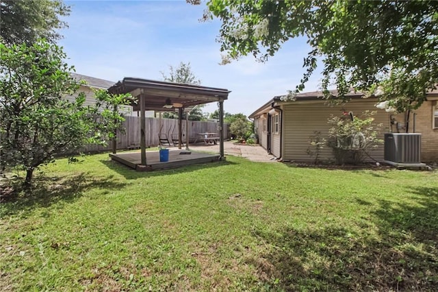 624 Taylorbrook St, Gretna, LA 70053 - fenced backyard featuring a patio area