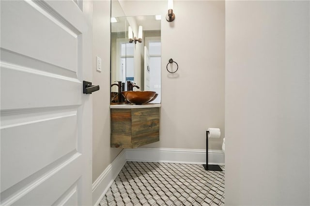 819 Franklin Ave, New Orleans, LA 70117 - bathroom with vanity and baseboards