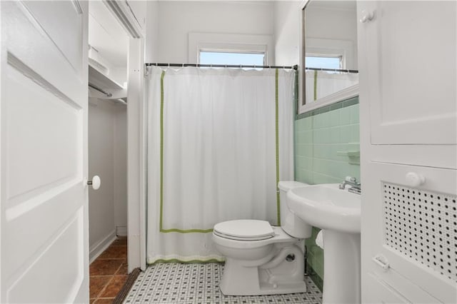 3325 Coliseum St, New Orleans, LA 70115 - bathroom with tile walls and a shower with curtain