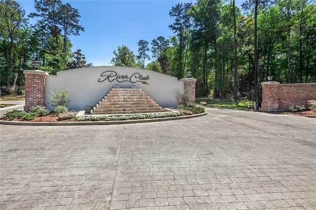 1185 Delta Ln, Covington, LA 70433 - community / neighborhood sign featuring curved driveway