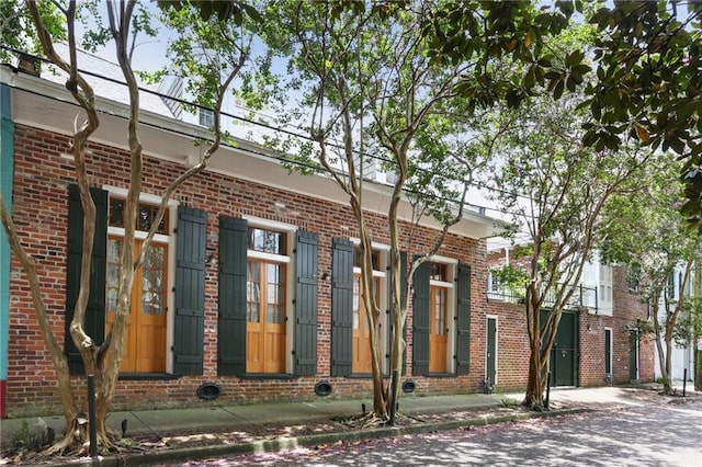 1124 Barracks St, New Orleans, LA 70116 - view of front facade featuring brick siding