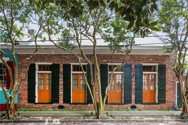 1124 Barracks St, New Orleans, LA 70116 - view of home's exterior featuring brick siding