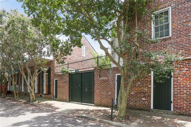 1124 Barracks St, New Orleans, LA 70116 - view of front facade featuring brick siding