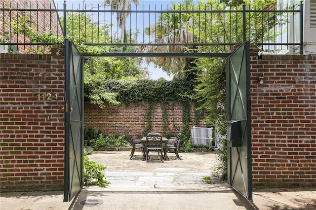 1124 Barracks St, New Orleans, LA 70116 - gate featuring a patio