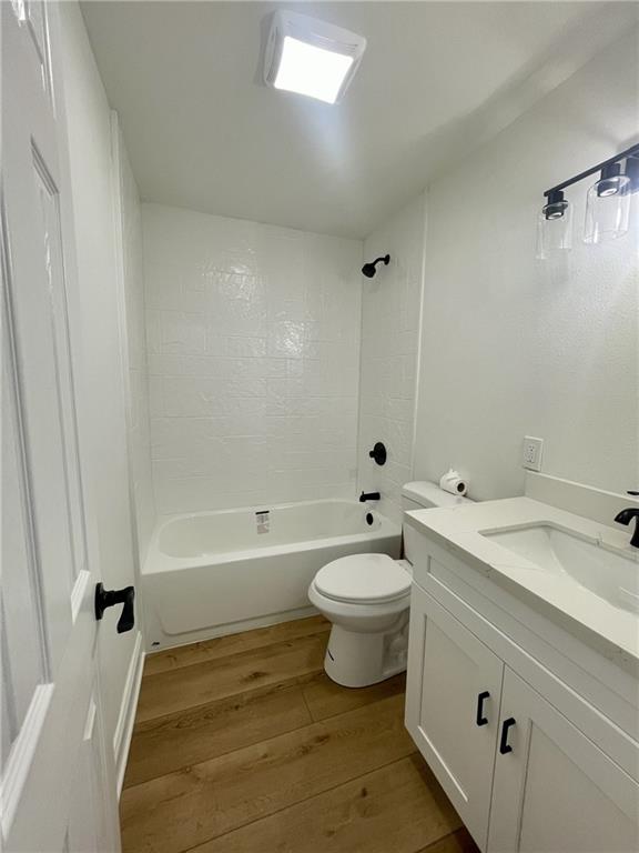 144 Yvonne Dr, Avondale, LA 70094 - bathroom with wood finished floors, vanity, and bathing tub / shower combination