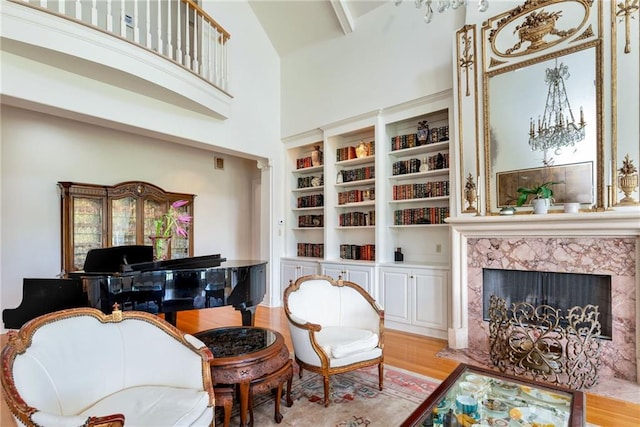 15 Muirfield Pl, New Orleans, LA 70131 - living area featuring high vaulted ceiling, light wood-style floors, a high end fireplace, and built in features