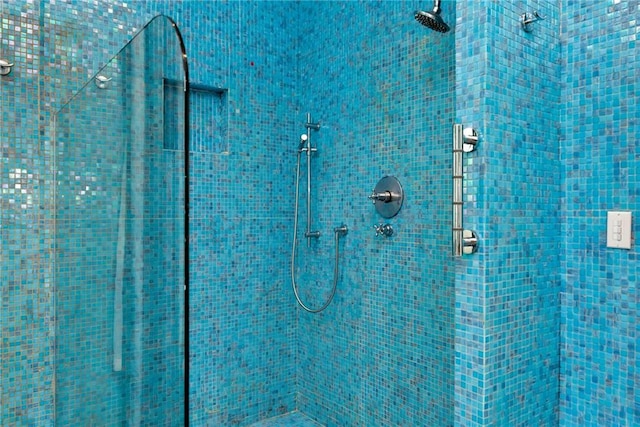 15 Muirfield Pl, New Orleans, LA 70131 - detailed view of a stall shower and brick siding